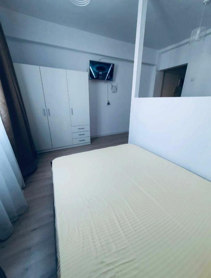 Ferienwohnung Garsoniera Craiova Centru Exterior foto