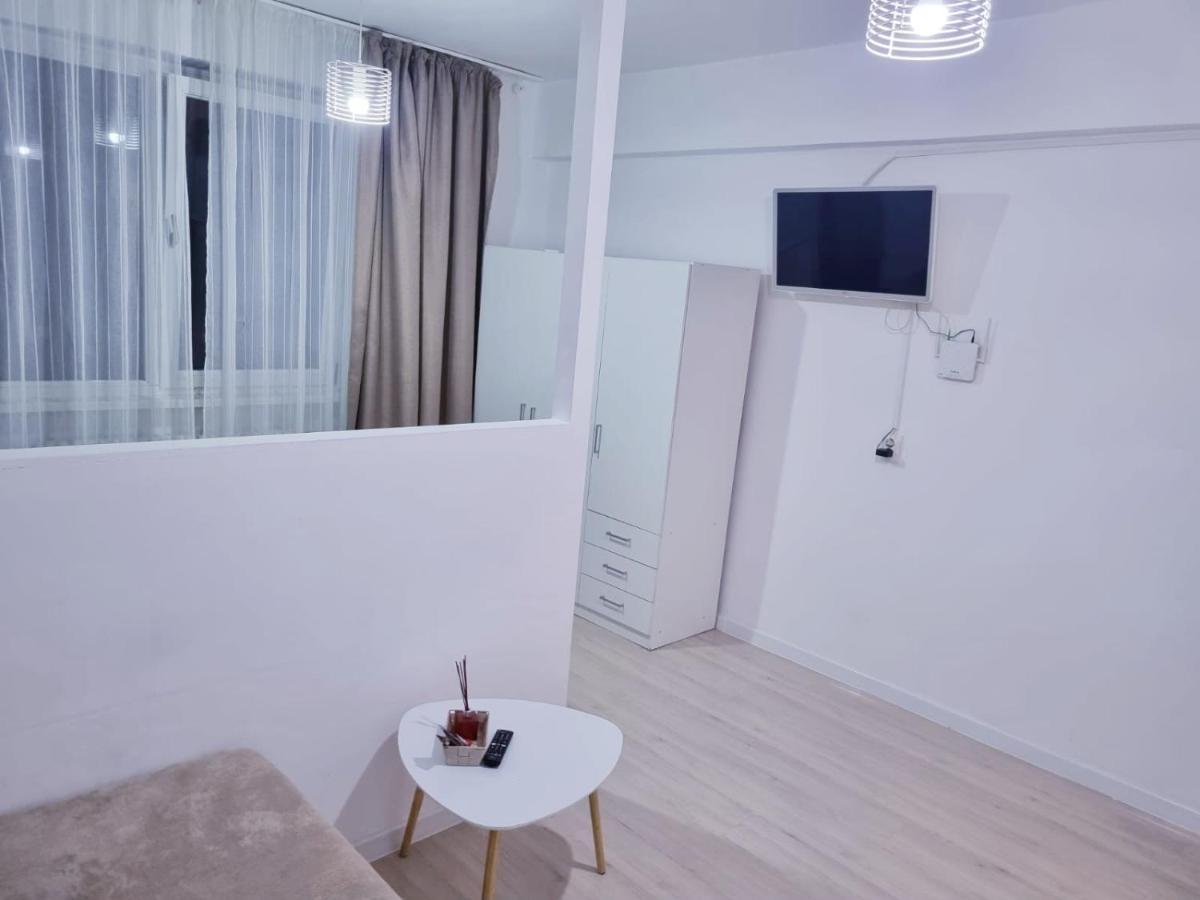 Ferienwohnung Garsoniera Craiova Centru Exterior foto