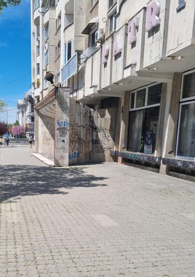 Ferienwohnung Garsoniera Craiova Centru Exterior foto