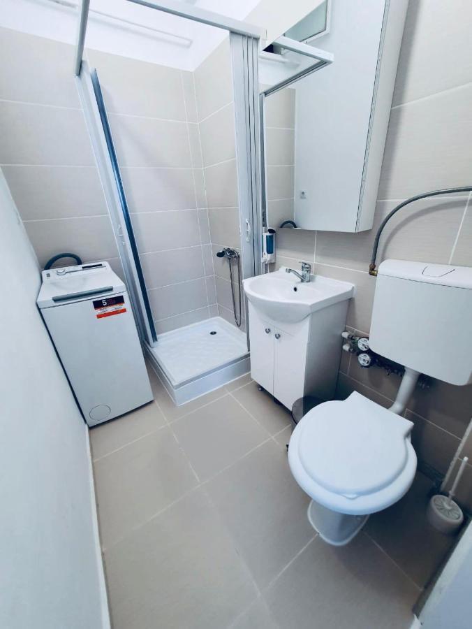 Ferienwohnung Garsoniera Craiova Centru Exterior foto